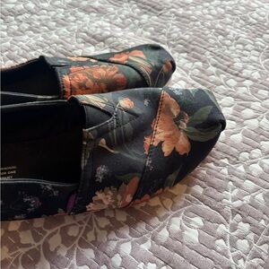 TOMS Black Slip-On Flats with Coral Floral Print